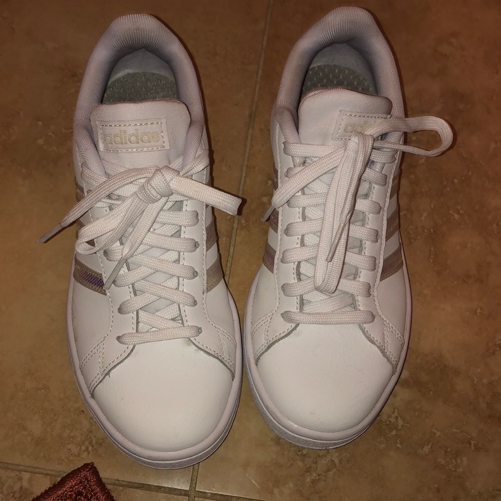 Adidas cloud foam comfort sneakers